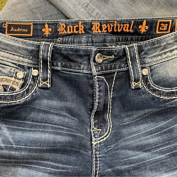 Rock Revival Mid Rise Curvy Capri Jean Audrina Wash Embroidery Rhinestones Sz 28 - Picture 10 of 16